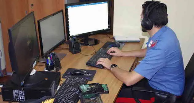 Acquista dei fari xenon online ma è una truffa: denunciato un 33enne