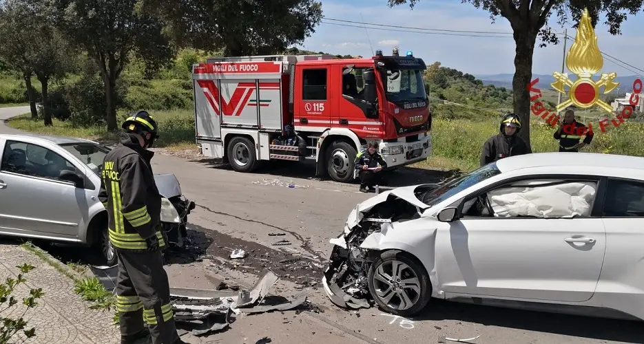 Incidente stradale a Ittiri, due feriti