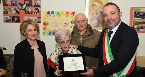 Oristano festeggia i cento anni di zia Elvira Orrù