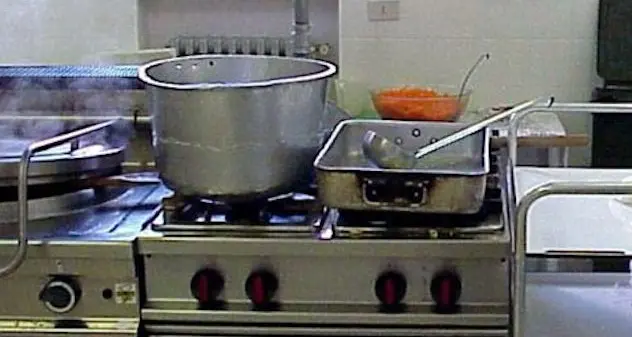 Cade dentro un pentolone di curry bollente: bimba di tre anni muore dopo due giorni d’agonia