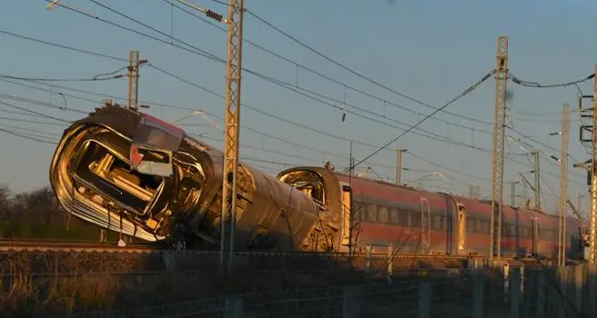 Frecciarossa deraglia nel Lodigiano: 2 morti e 27 feriti