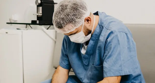 Non accetta il referto: paziente aggredisce il medico