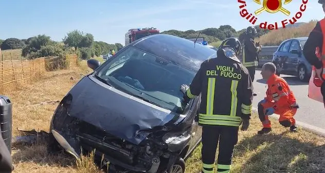 Incidente alle porte di Nuoro: perde il controllo dell’auto e finisce fuori strada