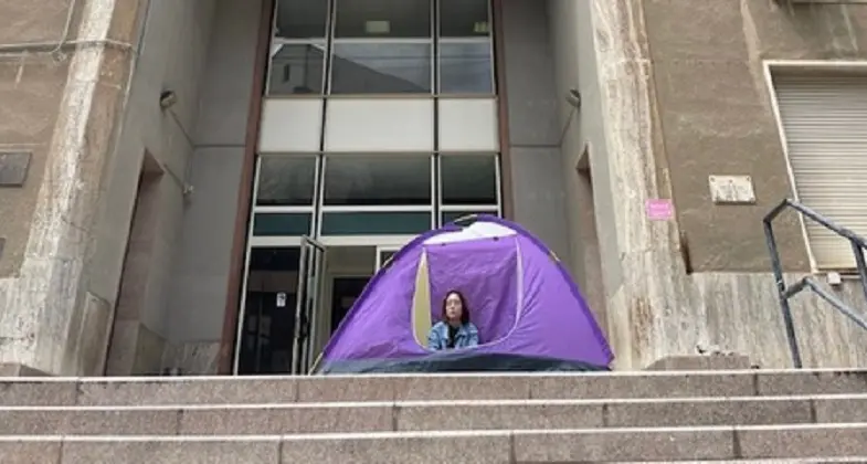 Protesta degli studenti universitari a Cagliari: in tenda contro il caro-affitti