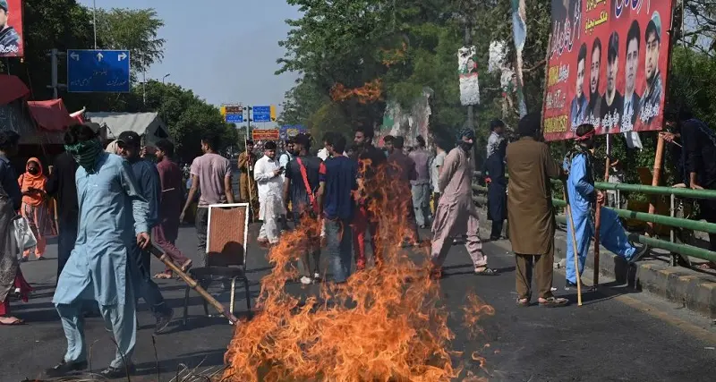 Pakistan: proteste in tutto il Paese per arresto ex premier Khan