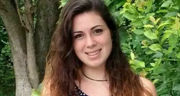 Eleonora, morta a 17 anni perché rifiutò la chemio, i giudici: “Succube dei genitori”