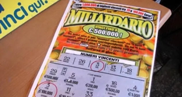 Con pianti e capricci convince i genitori a comprargli un Gratta&Vinci: bimbo di 5 anni vince 300 mila euro
