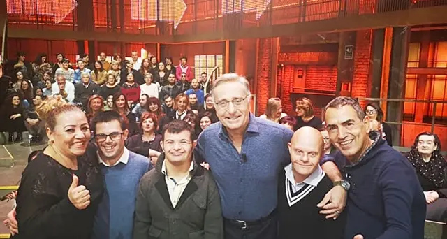 Gli atleti della Polisportiva Olimpia Onlus da Paolo Bonolis con \"Avanti un Altro\". Carlo Mascia: “Prossima tappa? Portare i miei ragazzi anche al Carnevale di Viareggio”