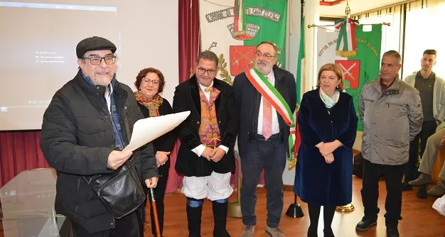 Il Comune celebra il “Padre del folklore” Lucio Carboni