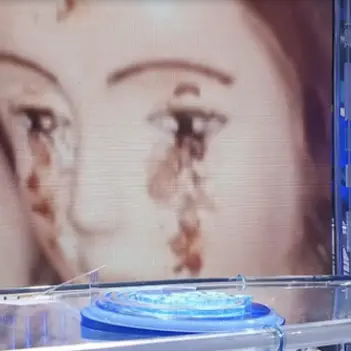 Gisella Cardia da Bruno Vespa: dice di essere nata morta e di lottare contro il diavolo