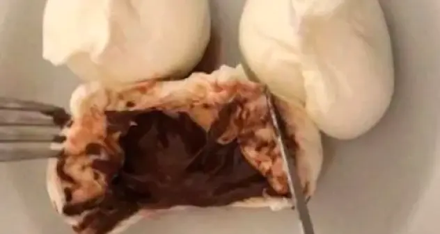La mozzarella con il ripieno di Nutella arriva dalla Puglia. Voi la mangereste?