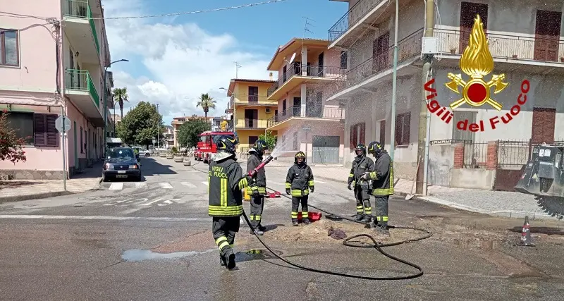 Ditta trancia un tubo del gas a Cardedu, intervento dei Vigili del fuoco