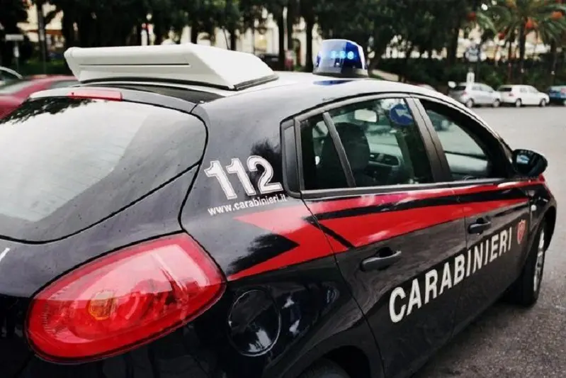 Una \\'gazzella\\' del Nucleo radiomobile di Bari dei carabinieri  (foto carabinieri - 25 dicembre 2016)