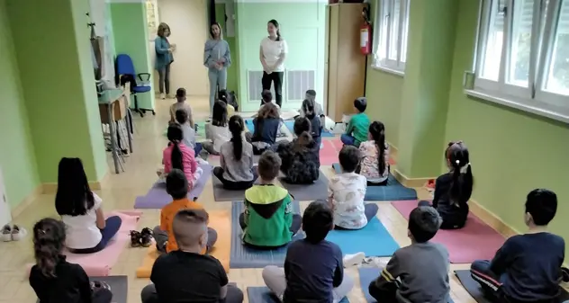 “Meditando imparo”: arriva a Quartu un laboratorio che unisce la pedagogia allo yoga