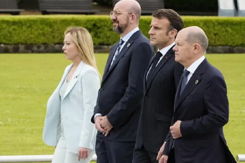 epa10638031 (L-R) Italian Prime Minister Giorgia Meloni, European Council President Charles Michel, French President Emmanuel Macron, and German Chancellor Olaf Scholz walk to a flower wreath laying ceremony at the Cenotaph for Atomic Bomb Victims in the Peace Memorial Park as part of the G7 Hiroshima Summit in Hiroshima, Japan, 19  May 2023. The G7 Hiroshima Summit will be held from 19-21 May 2023.  EPA/FRANCK ROBICHON / POOL