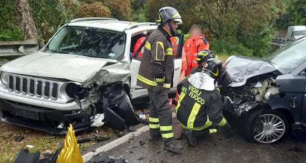 Tempio. Scontro tra auto nelle curve della Fumosa, due feriti