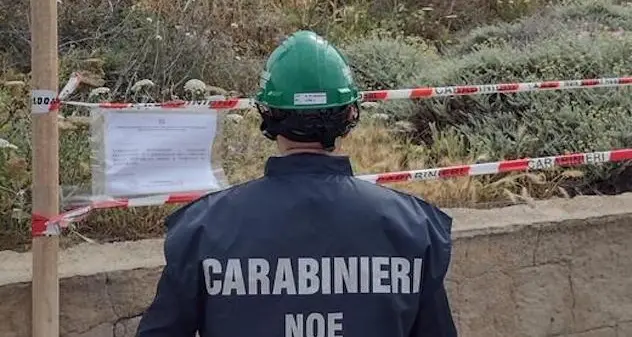 Castelsardo. Sigilli all’ex orfanotrofio sulla spiaggia di Lu Bagnu