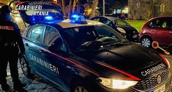 Minaccia strage su WhatsApp: carabinieri lo rintracciano e lo arrestano