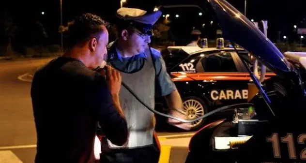 Incidente stradale in centro abitato: entrambi i conducenti sono ubriachi