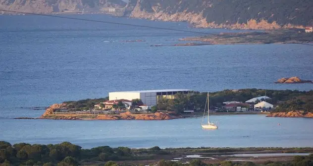 Maxi gazebo davanti a Tavolara, la Procura di Tempio apre un fascicolo