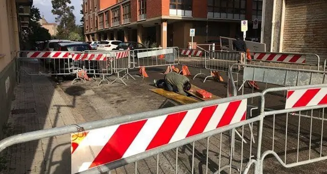 Pozzo romano sotto via Tigellio, Polastri: “Cunicoli e cultura ancora celati da transenne e lastre metalliche”