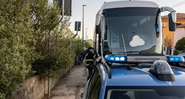 Sassari. Autista del bus per gita scolastica positivo all'alcol test