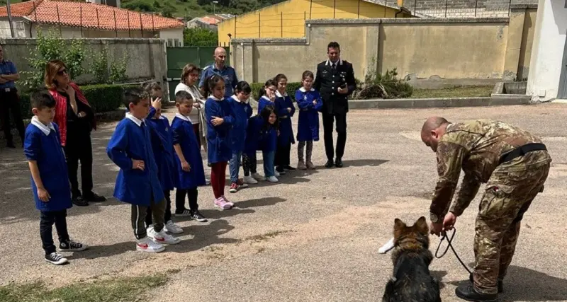 Torralba: bimbi delle scuole elementari in visita nel Comando dei Carabinieri