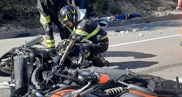 Terribile frontale tra due moto all’ingresso di Cala Gonone, un morto