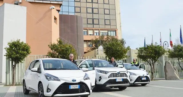Nuovo parco auto per il Comune, ecco le nuove vetture green anche per la Polizia Municipale