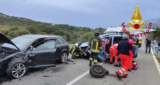 Siniscola. Scontro frontale tra 2 auto sulla SS 125: un ferito grave