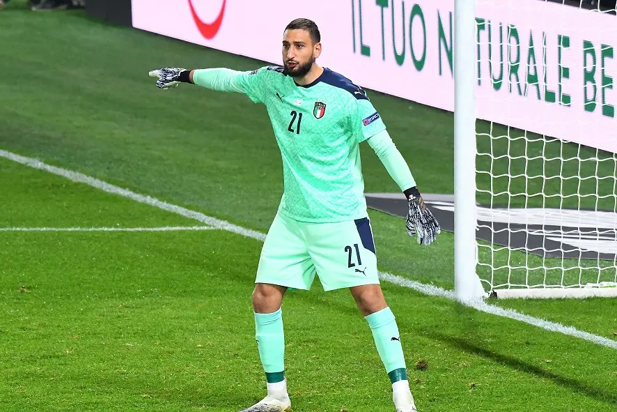 BERGAMO, ITALY - OCTOBER 14: Gianlugi Donnarumma of Italy gestures during the UEFA Nations League group stage match between Italy and Netherlands at Stadio Atleti Azzurri d\\'Italia on October 14, 2020 in Bergamo, Italy. (Photo by Alessandro Sabattini/Getty Images)