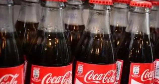 Coca-Cola: possibili filamenti di vetro in alcuni lotti