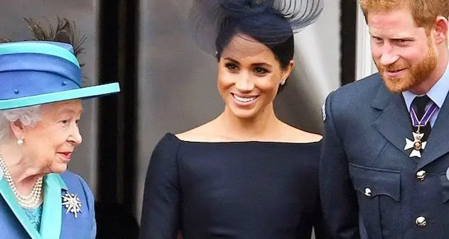 La Regina Elisabetta: “Harry e Megan non possono più usare l’etichetta di Royal”