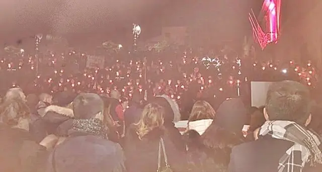 Due comunità in lutto, in migliaia alla fiaccolata per Zdenka. Stasera i funerali della donna uccisa a coltellate