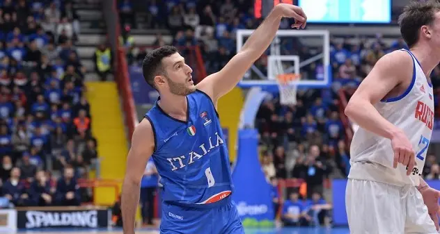 L'Italbasket travolge la Russia, ottimo esordio del sardo Spissu