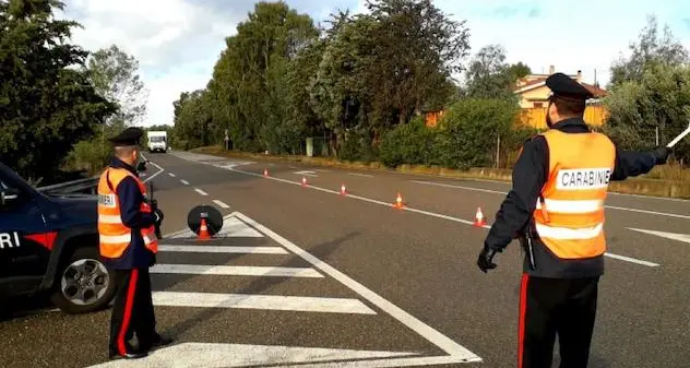 Incidente tra due auto: conducente nei guai per guida in stato di ebbrezza