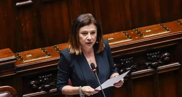 “Non lasceremo i cittadini sardi isolati”: De Micheli firma il decreto di proroga