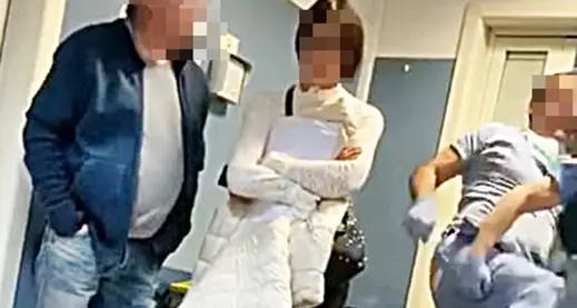 Infermiere prende a calci un paziente al pronto soccorso del Santissima Trinità. VIDEO
