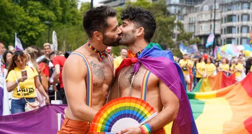 In migliaia in piazza a Roma per il Pride