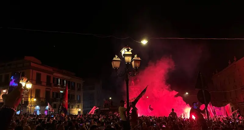 Il Cagliari festeggia la promozione. Giulini: “Grazie mister”. Ranieri: “Grazie ai tifosi”