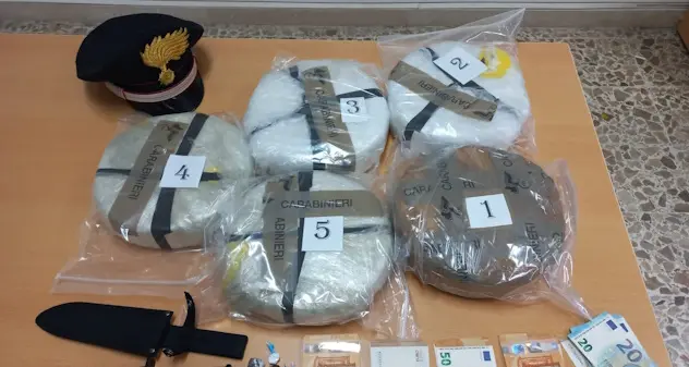 Porto Torres, trasportava 11 kg di cocaina: camionista 49enne in manette