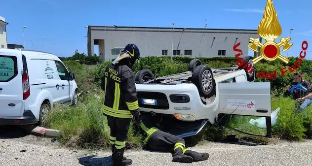 Orosei. Scontro tra furgone e auto nella zona industriale: tre feriti