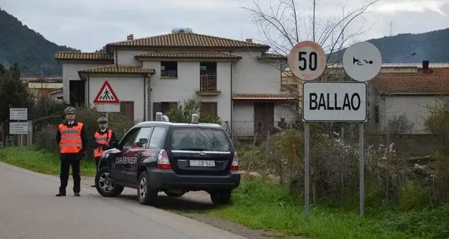 Marijuana e un coltello in auto: in manette 45enne