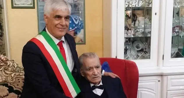 L'ultracentenario Francesco Pala festeggia 107 anni