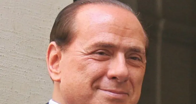 Insulta sui social Silvio Berlusconi: il sindaco lo denuncia