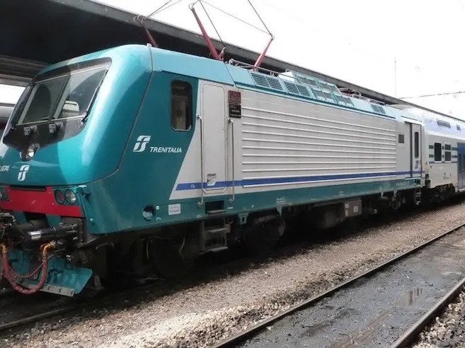 Sabotata la rete di sicurezza ferroviaria sarda: 34 treni regionali soppressi