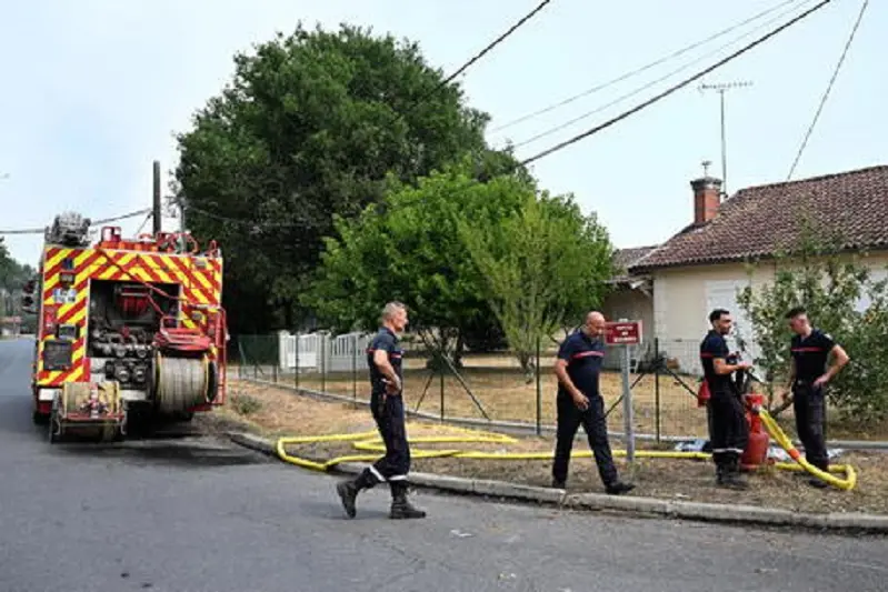 epa10115544 Firemen fill the tank of their truck in Belin-Beliet, in the Gironde region of southwestern France, 11 August 2022. Southwestern France faces a second wave of wildfires due to high temperatures and unfavorable weather conditions.  EPA/CAROLINE BLUMBERG