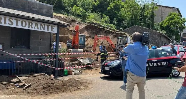Terrapieno frana su un ristorante, morto il proprietario