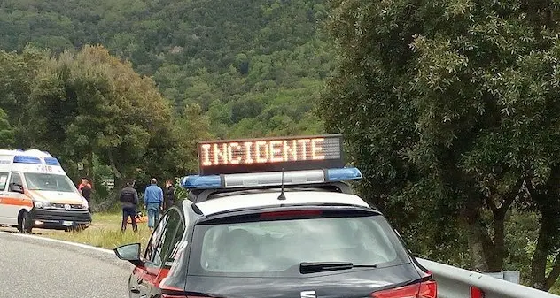 Scontro frontale sull'Orientale: feriti due anziani e una ragazza