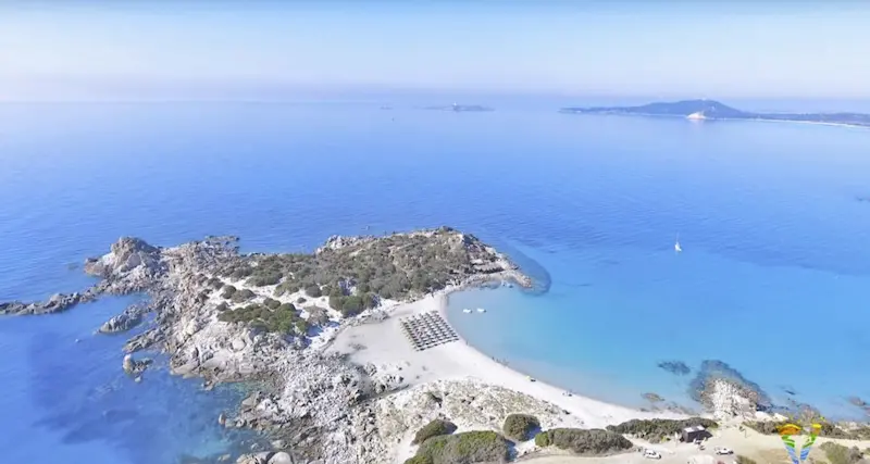 Villasimius, il paradiso di Punta Molentis. La spiaggia è a numero chiuso: come prenotare